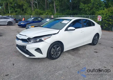 2024 Kia Forte Lxs z USA, uszkodzony, nr VIN 3KPF24AD2RE826334